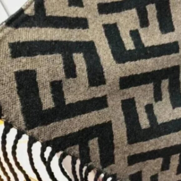 Fendi Shawl - Picture 4 of 5